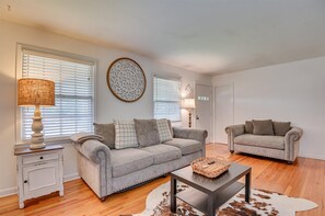 Living area - Fully Furnished 4BR Home on a Cul de Sac Near Augusta National (Augusta)