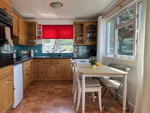The Beach Hut – Stylish Cornish Coastal Retreat