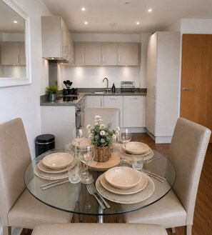 Dining - The Cosy City Sanctuary: 2-bedroom apartment in Birmingham perfect for your stay (Birmingham)