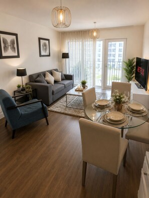 Living area - The Cosy City Sanctuary: 2-bedroom apartment in Birmingham perfect for your stay (Birmingham)