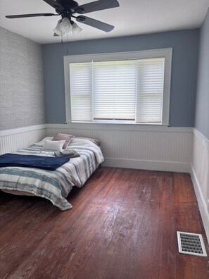 Room - Renovated historic bungalow walking distance to Claflin University and SC State. (Orangeburg)
