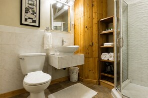 Bathroom - Cuddy Cabin - Studio Apartment (Rocky Harbour)