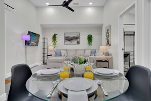 Dining - 8BR Luxury Estate | 7.5 Baths, Pool & Spa (Temple Terrace)
