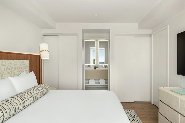 Room - Cayman Adventures, Waterfront Walks & Rooftop Escapes (George Town)