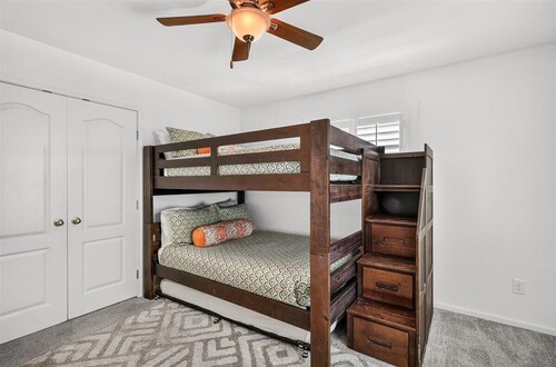 NEW|Large, Private Pool|Pets Welcome!