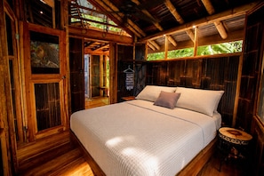 1 bedroom, free WiFi, bed sheets - Toucan's Nest Treehouse. Sleep in the canopy where rainforest meets the Ocean (Savegre de Aguirre, Puntarenas Province)