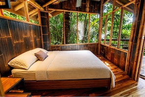 1 bedroom, free WiFi, bed sheets - Toucan's Nest Treehouse. Sleep in the canopy where rainforest meets the Ocean (Savegre de Aguirre, Puntarenas Province)
