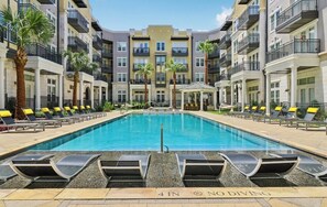 A swimming pool with lounge chairs and a no diving sign. - 2-bedroom apartment in lovely La Cantera Area with Pool View (San Antonio)