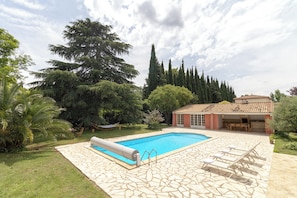 Pool - BALIBOHOME, A COZY RETREAT, AIR CONDITIONING, SWIMMING POOL, POOL HOUSE (Caissargues)