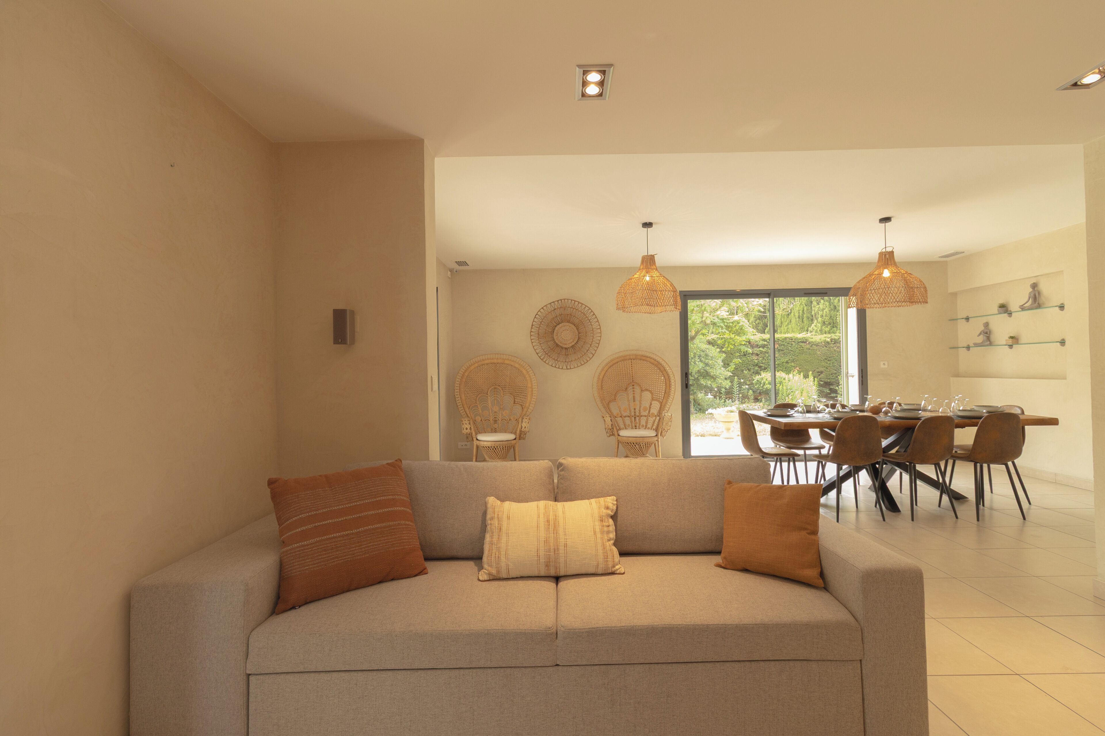 Balibohome, A Cozy Retreat, Air Conditioning, Swimming Pool, Pool House - Nimes