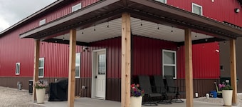 Cozy, Peaceful 2-bedroom Barn Living Quarters out on the country side