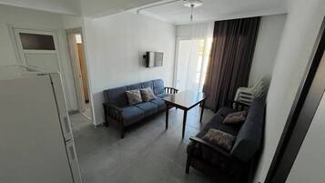 Deluxe Apartment, Balcony, Mountain View | Living area