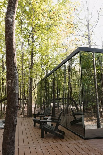 Glass House IV tucked in the piney woods of ETX