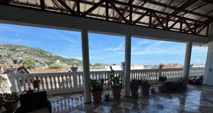 Charming hotel in pleasant Cap-Hatien with cool AC comfort 8 hours per night