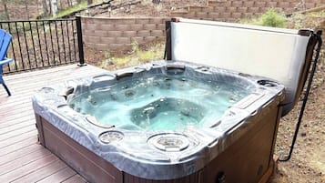 Bañera de hidromasaje al aire libre