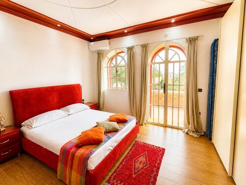Villa Al Jaouhara – Private Pool, 1-hectare Garden, and Accommodations for 20 Guests