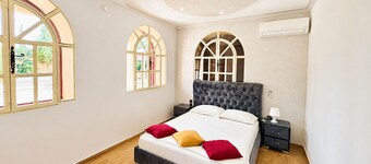Villa Al Jaouhara – Private Pool, 1-hectare Garden, and Accommodations for 20 Guests