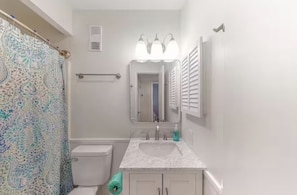 Unclassified image, 5 of 25, button - Cozy 1-bedroom condo near Hilton Head Island airport at Port Royal Sound (Hilton Head Island)