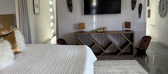 Villa Near Negril | 5BR Private Pool & Spa | Caribbean Family & Group Retreat