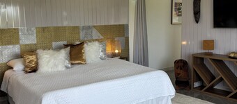 Villa Near Negril | 5BR Private Pool & Spa | Caribbean Family & Group Retreat
