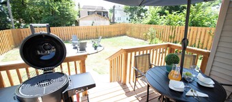 Ultimate Retreat, Hockey Table, Game Room, Firepit, 6BR -10 Min. Drive to Zoo!