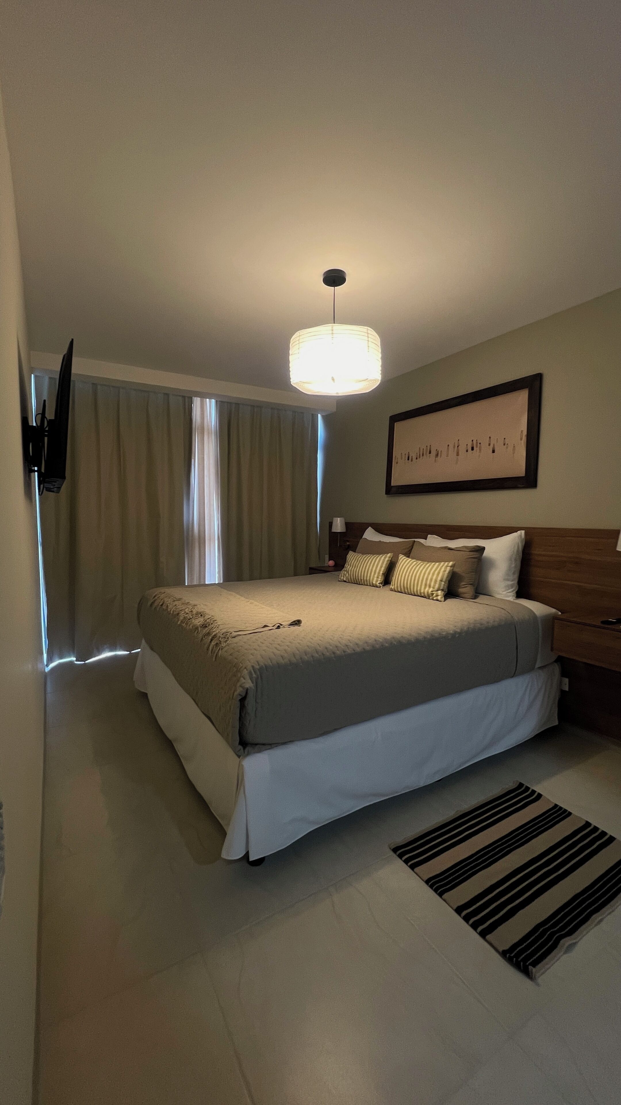 Iron/ironing board, WiFi, bed sheets