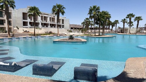 3-BDRM ground floor condo. Beautiful Mayan Lakes.
Access to all of Mayan Palace