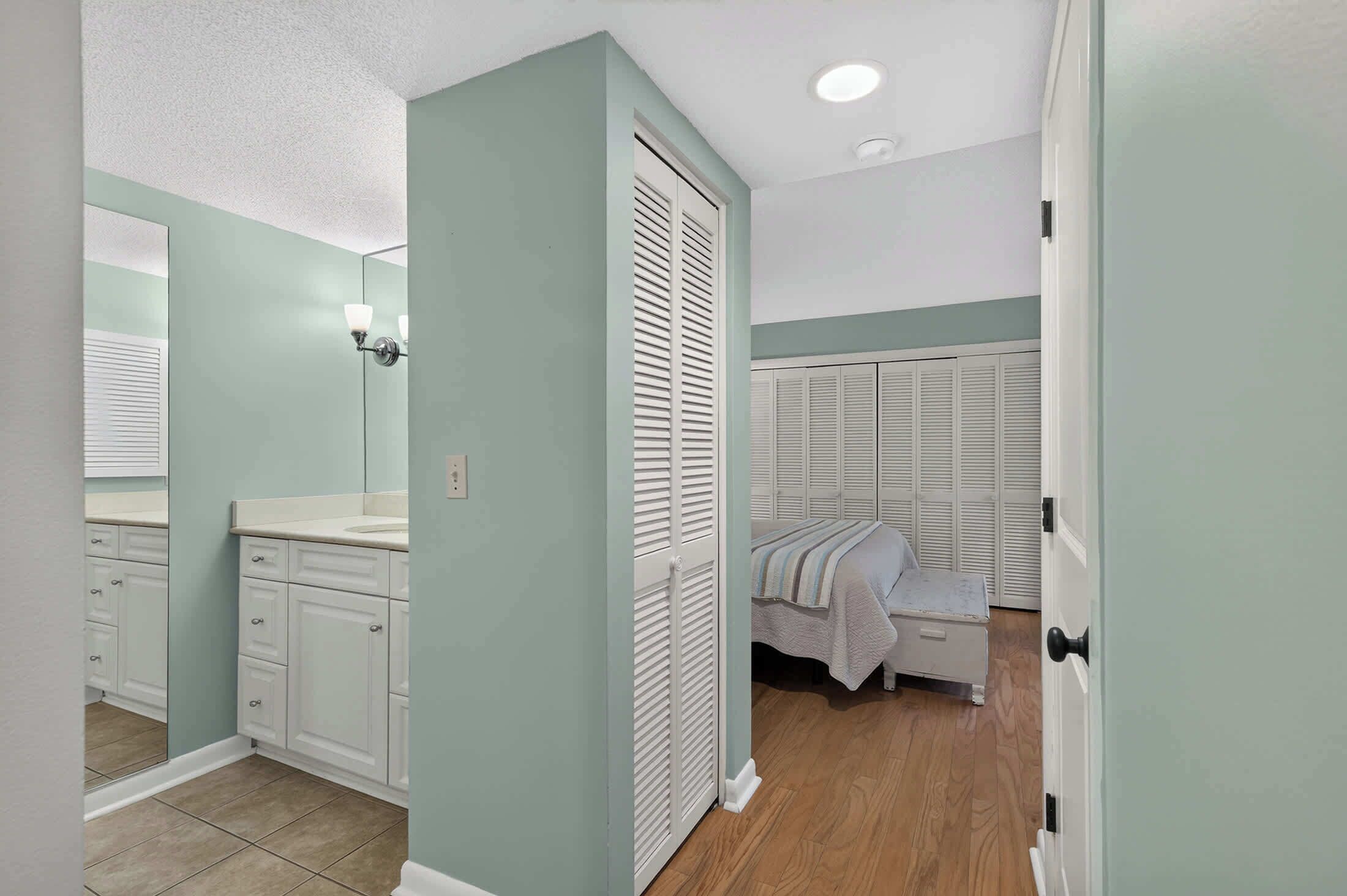 Iron/ironing board, travel cot, WiFi, bed sheets