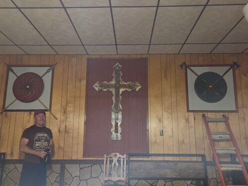 Beautiful Viking "Long Hall" lodge with AC in charming Waubay SD.
