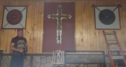 Beautiful Viking "Long Hall" lodge with AC in charming Waubay SD.