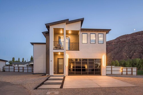 Luxury Moab Oasis Pool, Spa & Fire Pit