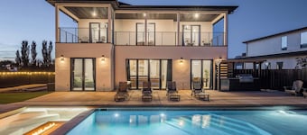 Luxury Moab Oasis Pool, Spa & Fire Pit