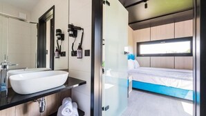 Classic Double Room, Courtyard View | Bathroom