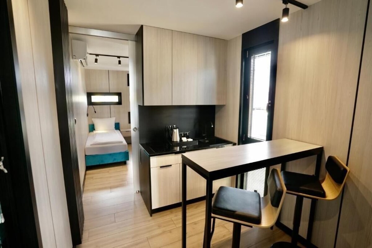 Habitación familiar, vista al patio | Caja de seguridad en la habitación, escritorio y wifi gratis