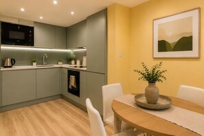 Dining - Stylish Two-Bedroom Notting Hill Garden Flat - heart of London's chicest area. (London)