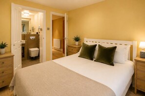 Room - Stylish Two-Bedroom Notting Hill Garden Flat - heart of London's chicest area. (London)