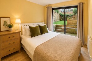 Room - Stylish Two-Bedroom Notting Hill Garden Flat - heart of London's chicest area. (London)