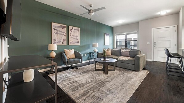 Living area - Landing | Stylish 2BD, Gym, Pool (Austin)