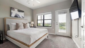 Room - Landing | Stylish 2BD, Gym, Pool (Austin)