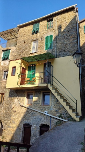Exterior - Charming vacation home with a garden, balcony, and a magnificent view! (Ceriana)