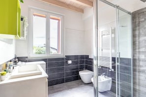 Unclassified image, 5 of 18, button - Vrbo Property (Veniano)