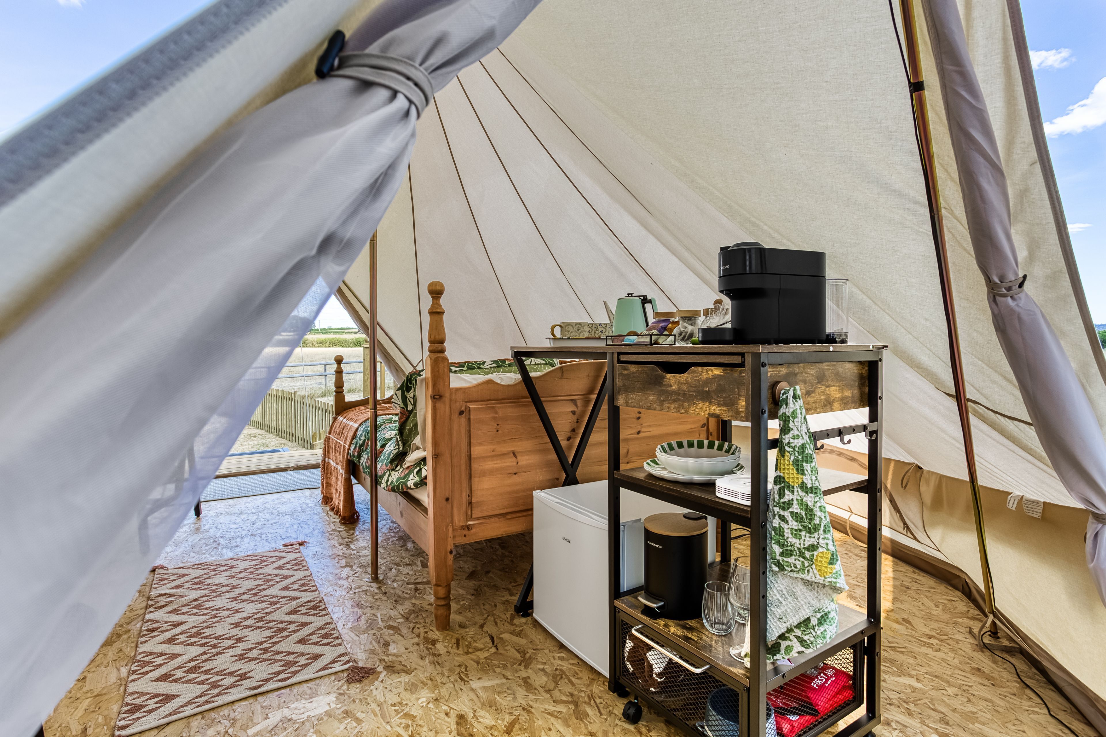 WiFi, bed sheets