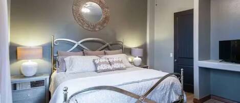 Iron/ironing board, WiFi, bed sheets