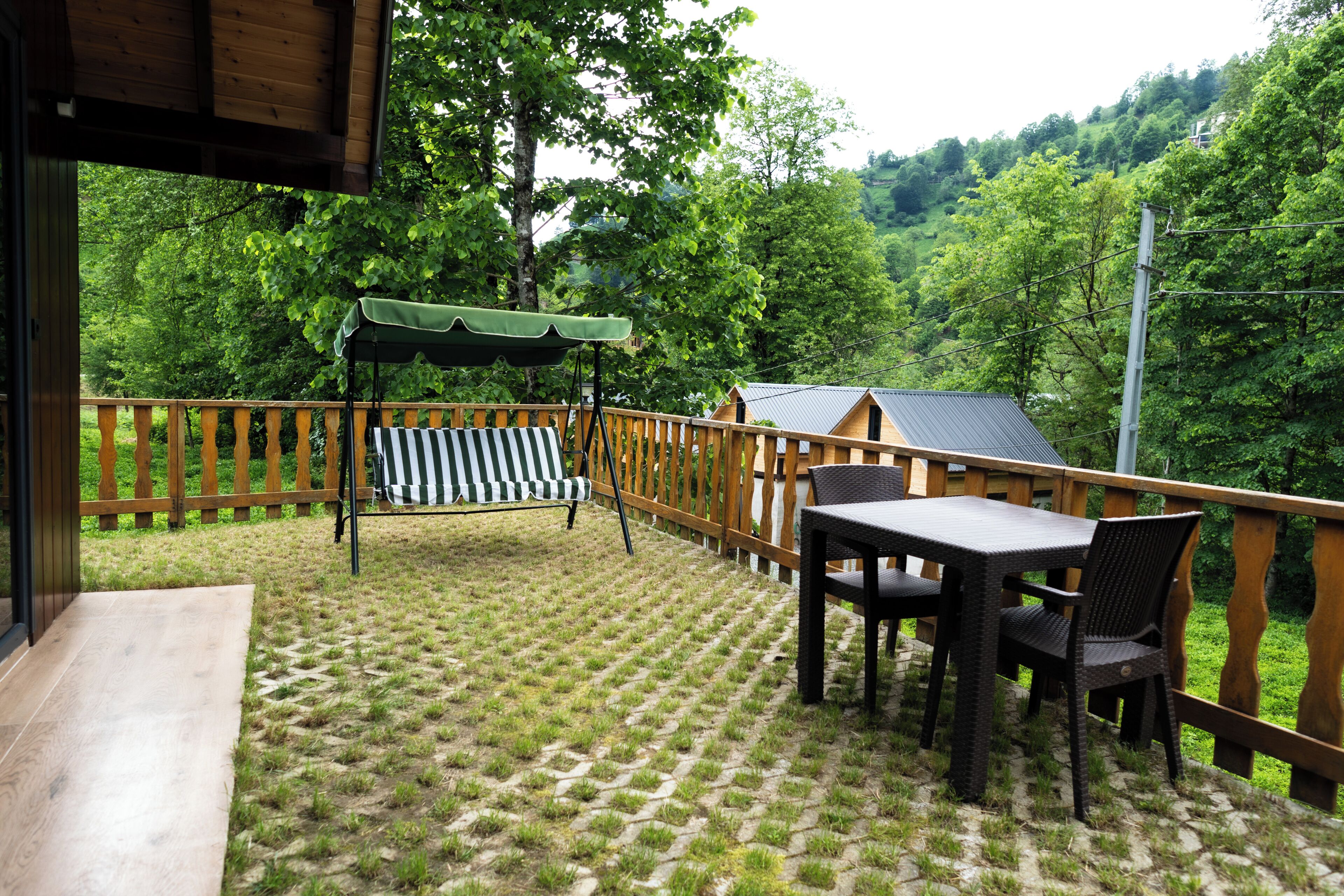 Basic Bungalow | Outdoor dining