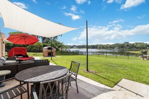 Outdoor dining - Lake & Lark House-4BR Lakefront Retreat Downtown (Orlando)