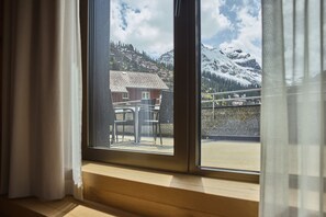 A room with a large window overlooking a mountainous landscape. - 8003 Arlberg Private Retreat 3 (Schröcken)
