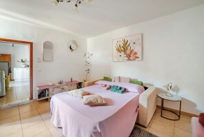 A bedroom with a bed, bedside table, and a painting on the wall. - Gabri's Home, a peaceful retreat in the heart of Spello, just a short walk from Via Giulia (Spello)