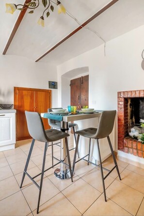 Dining - Gabri's Home, a peaceful retreat in the heart of Spello, just a short walk from Via Giulia (Spello)