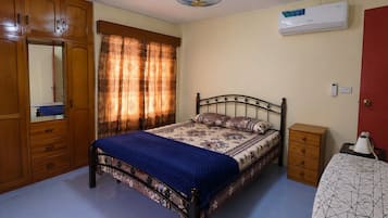 Deluxe Apartment, Balcony | Iron/ironing board, WiFi (free)