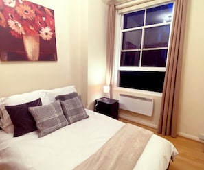 Room - Chelsea 1-Bed Flat 12 on King's Road | Sleeps 3 (Greater London)